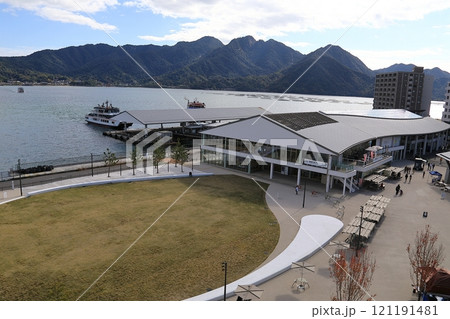 世界遺産に登録されている宮島 121191481