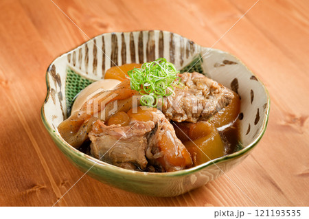 豚軟骨と大根の煮物 121193535
