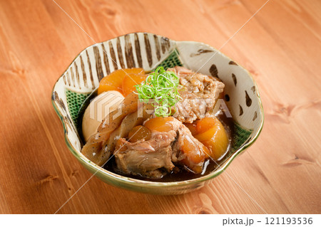 豚軟骨と大根の煮物 121193536