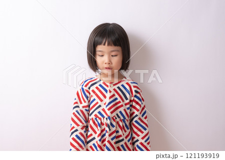 子供のポートレート 121193919