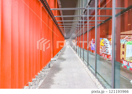 青森市文化観光交流施設「ねぶたの家 ワ・ラッセ」青森ねぶた祭 121193966