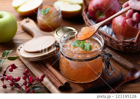 手作りの林檎ジャム 手作りの林檎ジャム 121195126