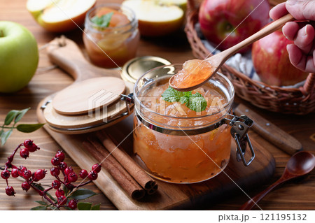 手作りの林檎ジャム 121195132