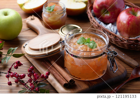 手作りの林檎ジャム 手作りの林檎ジャム 121195133
