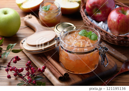 手作りの林檎ジャム 121195136