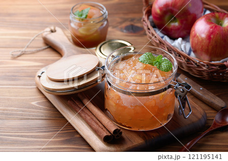 手作りの林檎ジャム 121195141