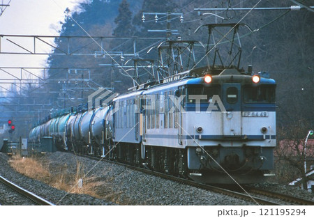 中央本線を走る貨物列車 中央本線を走る貨物列車 121195294