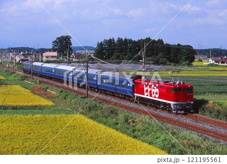 東北本線を走るハンドル訓練列車 121195561