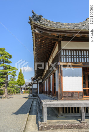 新緑の掛川城二の丸御殿（国指定重要文化財） 121195566