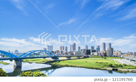 川崎・武蔵小杉の都市風景 多摩川とタワーマンション群【神奈川県・川崎市】 川崎・武蔵小杉の都市風景 多摩川とタワーマンション群【神奈川県・川崎市】 121195760