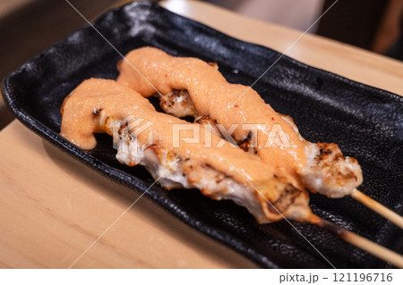 日本の北海道札幌市のとても美味しい焼き鳥 日本の北海道札幌市のとても美味しい焼き鳥 121196716
