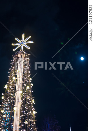 日本の北海道札幌市のホイトイルミネーションの美しい風景 日本の北海道札幌市のホイトイルミネーションの美しい風景 121197923