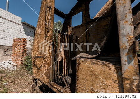 Abandoned Industrial Machinery in a Decaying Environment 121199382