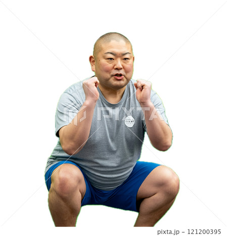 運動している男性 運動している男性 121200395