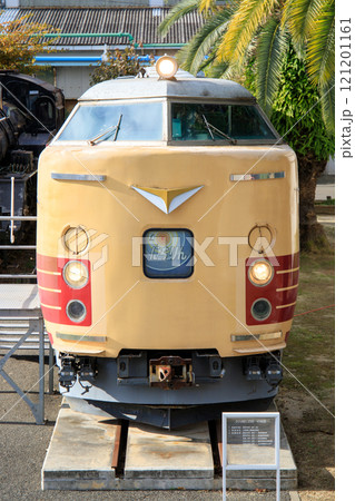 小倉総合車両センターで展示されている485系電車(JR九州) 小倉総合車両センターで展示されている485系電車(JR九州) 121201161