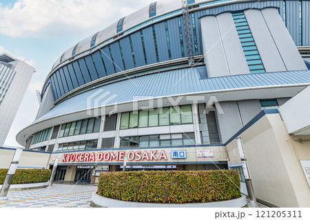 大阪府大阪市　様々なイベントが行われる京セラドーム大阪 121205311
