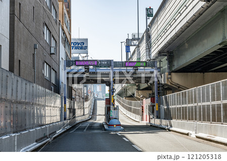 都市高速道路入り口（インターチェンジ） 121205318
