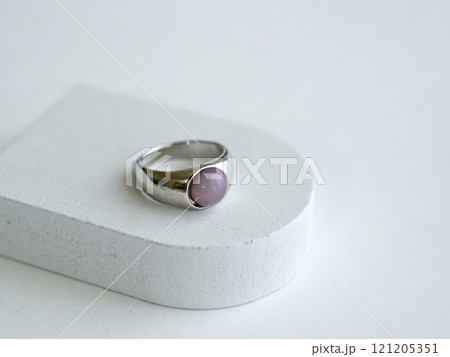 白背景でアクセサリー 白背景でアクセサリー 121205351