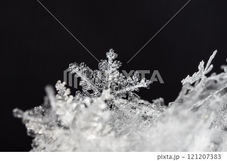 natural snowflakes on snow, winter natural snowflakes on snow, winter 121207383