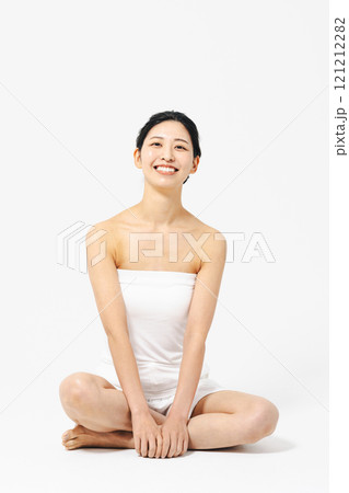 スリムな若い女性のビューティーポートレート スリムな若い女性のビューティーポートレート 121212282
