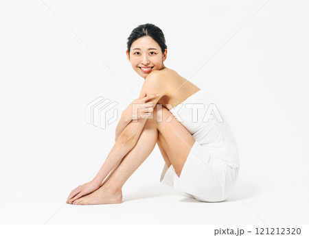 スリムな若い女性のビューティーポートレート スリムな若い女性のビューティーポートレート 121212320