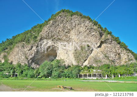 【半過岩鼻】 長野県上田市小泉 千曲公園 【半過岩鼻】 長野県上田市小泉 千曲公園 121213798