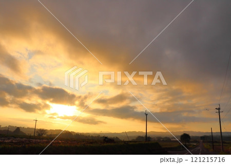 夕陽 夕焼け空 雲 夕陽 夕焼け空 雲 121215716