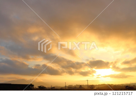 夕陽 夕焼け空 雲 夕陽 夕焼け空 雲 121215717