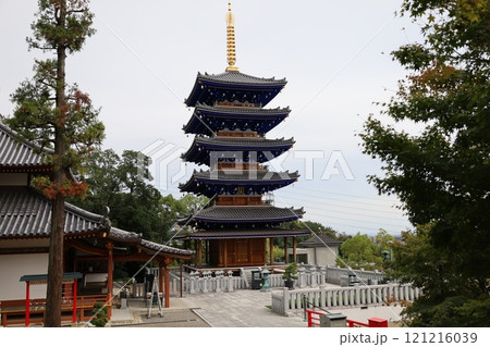 兵庫県宝塚市にある紫雲山中山寺の境内風景 兵庫県宝塚市にある紫雲山中山寺の境内風景 121216039
