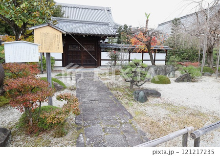 京都市上京区にある天寧寺境内の風景 京都市上京区にある天寧寺境内の風景 121217235