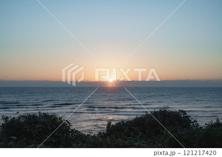 茨城　早朝の海（日立市） 121217420