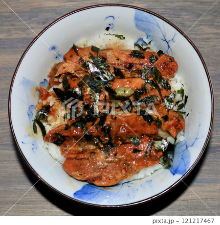 一人暮らしのいわしの蒲焼丼わさびを乗せて 一人暮らしのいわしの蒲焼丼わさびを乗せて 121217467