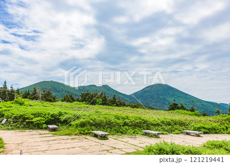 【日本百名山】八甲田山 左から赤岳・井戸岳・大岳 夏山シーズン 【日本百名山】八甲田山 左から赤岳・井戸岳・大岳 夏山シーズン 121219441