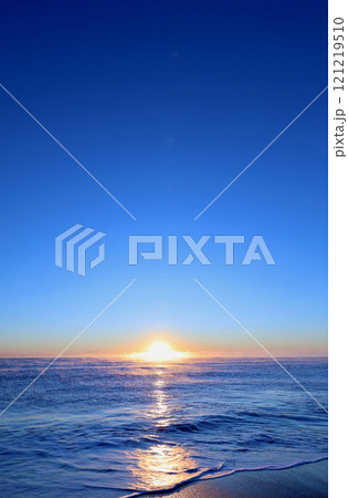 久慈浜海岸の日の出　12月中旬　茨城県 121219510