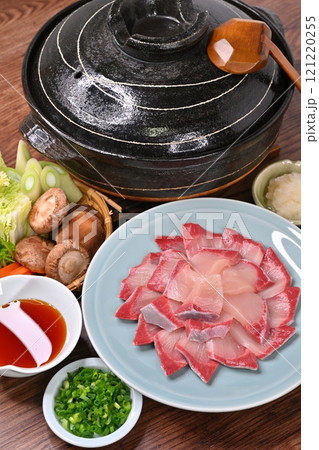 ぶりしゃぶ、ブリしゃぶ、鍋料理、土鍋、冬料理、海鮮料理、鰤しゃぶ、季節感。 ぶりしゃぶ、ブリしゃぶ、鍋料理、土鍋、冬料理、海鮮料理、鰤しゃぶ、季節感。 121220255