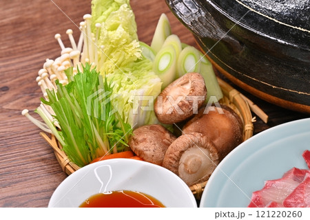 ぶりしゃぶ、ブリしゃぶ、鍋料理、土鍋、冬料理、海鮮料理、鰤しゃぶ、季節感。 ぶりしゃぶ、ブリしゃぶ、鍋料理、土鍋、冬料理、海鮮料理、鰤しゃぶ、季節感。 121220260