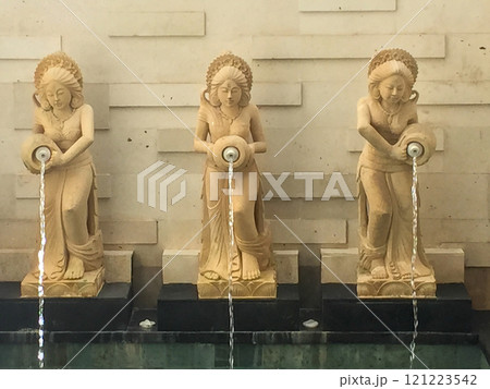 バリ島の噴水 121223542