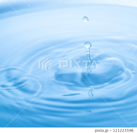 水しぶきのアクションショット 水しぶきのアクションショット 121223596