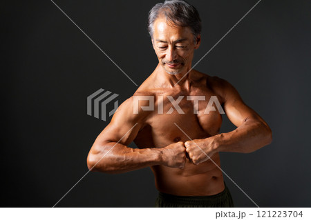 ボディービルダー　肉体美 121223704