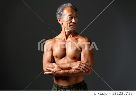 ボディービルダー　肉体美 121223715