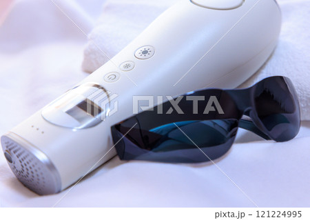 タオルと光脱毛器 121224995