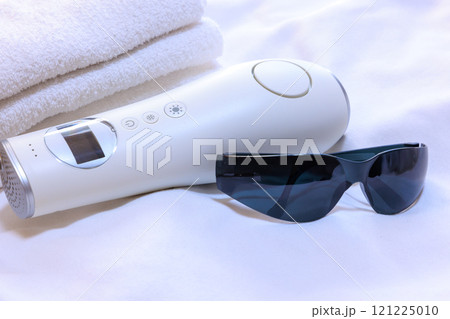 タオルと光脱毛器 121225010