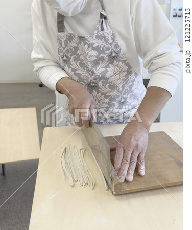 蕎麦打ち教室　そば切り包丁で蕎麦切り 121225713