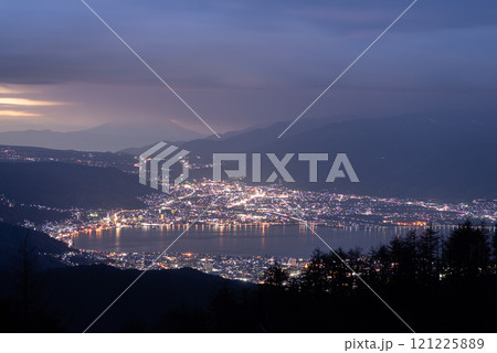 高ボッチから眺める諏訪湖の夜景 高ボッチから眺める諏訪湖の夜景 121225889