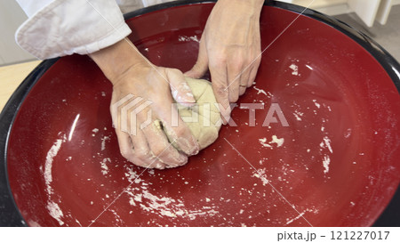 蕎麦打ちボウルで練り玉作り 蕎麦打ちボウルで練り玉作り 121227017