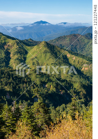 夏の志賀高原の雄大な景色 夏の志賀高原の雄大な景色 121227448