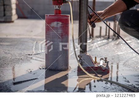 Installation of a drilling rig on a reinforced concrete floor. 121227465