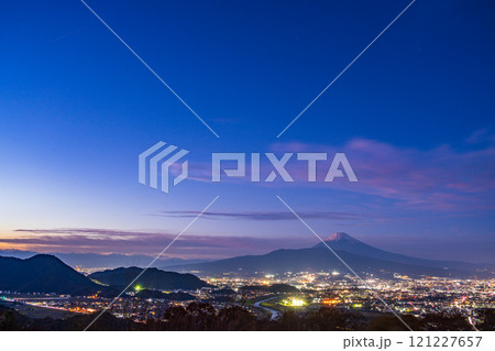 【静岡県】日守山から三島方面夜景と富士山 121227657