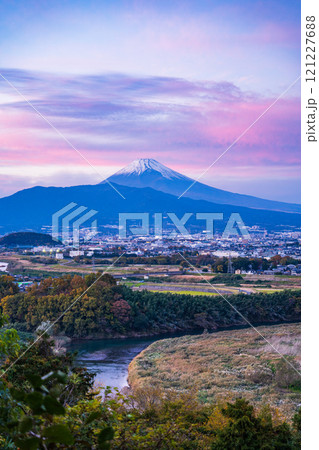 【静岡県】日守山から、夕焼け空が広がった三島方面と富士山 【静岡県】日守山から、夕焼け空が広がった三島方面と富士山 121227688