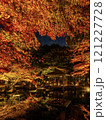 ライトアップされた紅葉 121227728